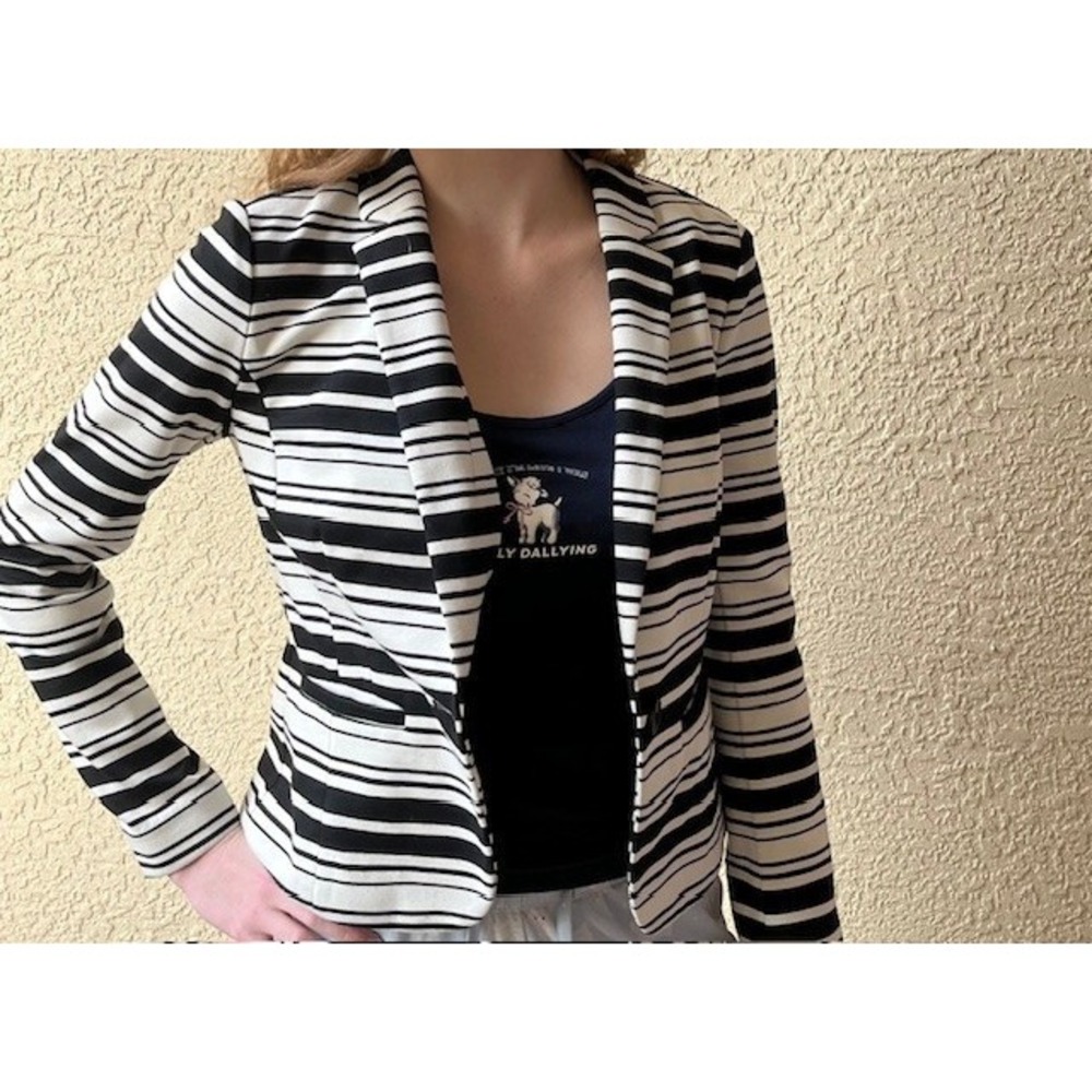 Gently Loved Ann Taylor Jacket Black White Horizontal Stripes SZ XXS petite